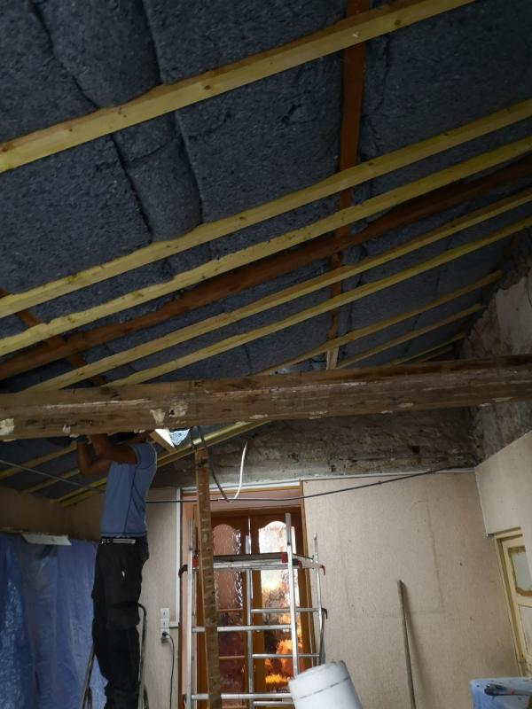 isolation avec apport de lumière par l'installation d’un Velux à Carnac 4